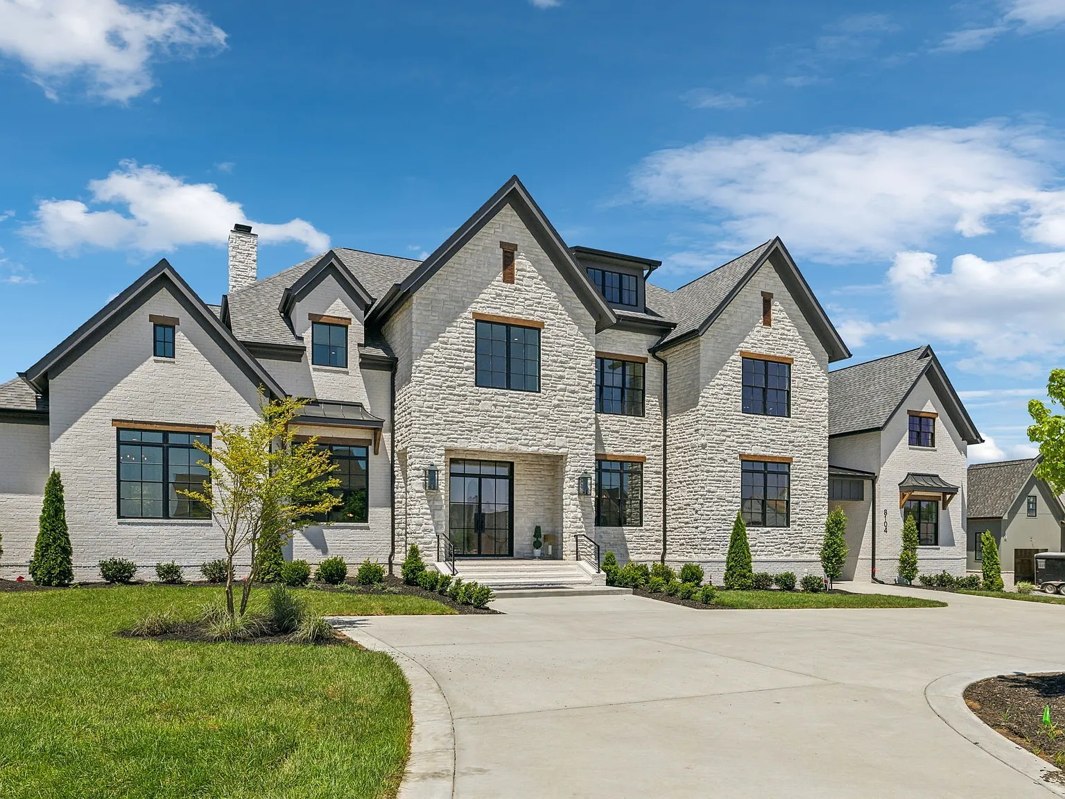 6 bed, 7.5 bath, 6912 sqft, $30,000 — Photo 4