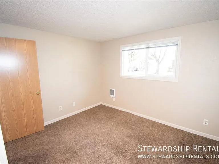 1355 Liberty St N #E — Photo 10