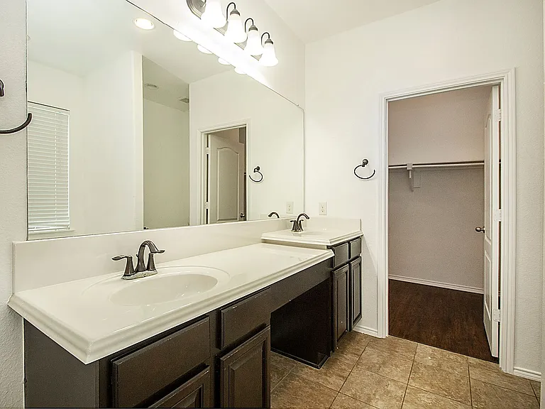 917 Swan Ridge Dr — Photo 9
