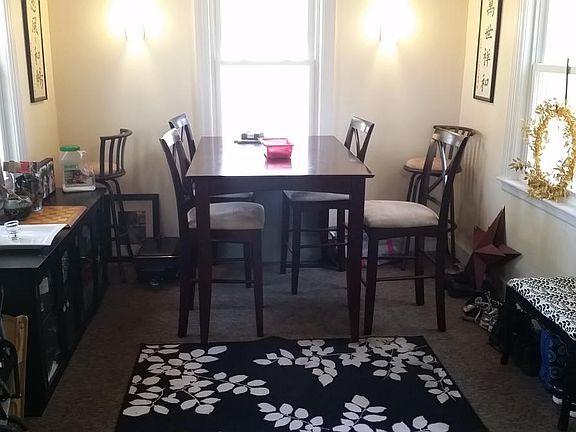 Eat in heated porch/bonus