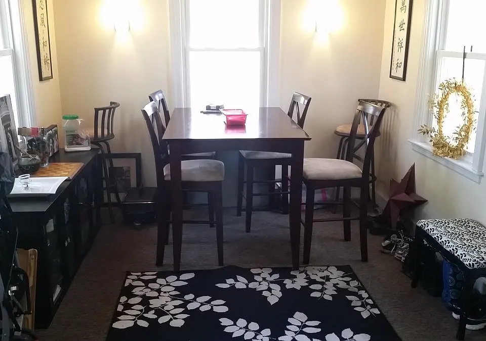 Eat in heated porch/bonus