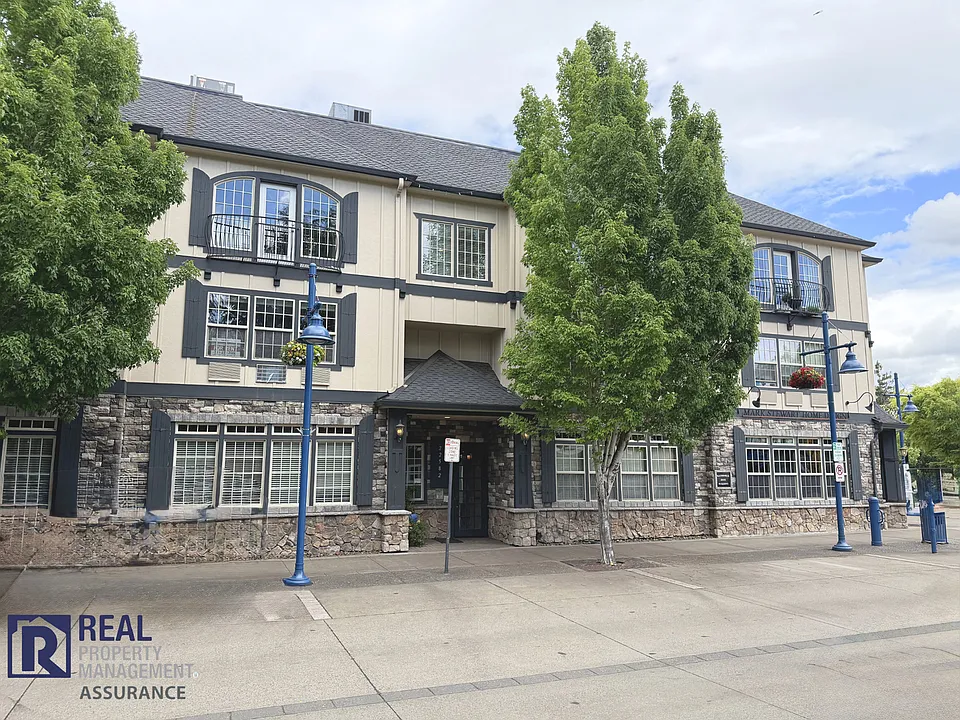 22582 SW Main St #203