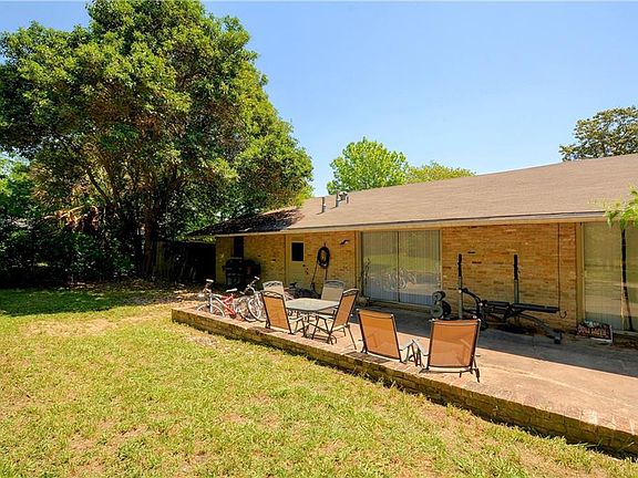 3rd image of 4702 Finley Dr #B