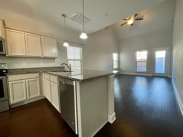 2022 Abbingdon Way — Photo 8