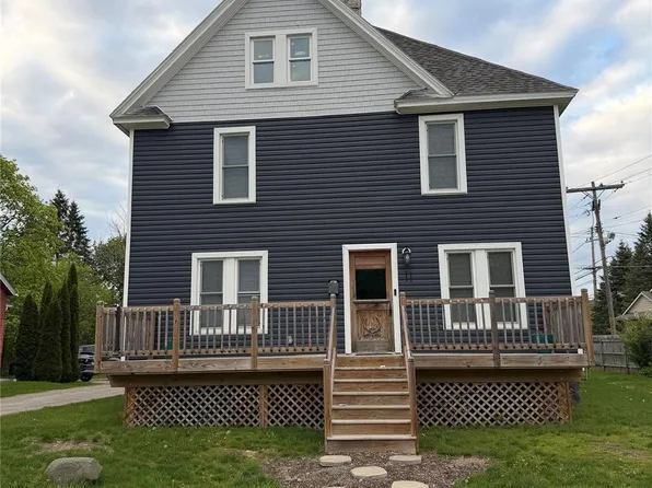 11 1st St, Oxford, MI 48371