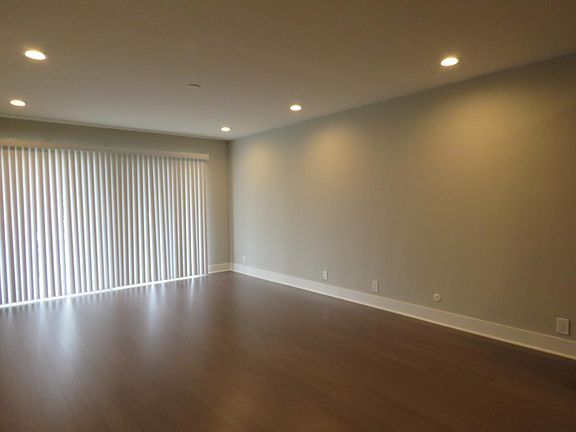 4th image of 733 Kline St Unit 104