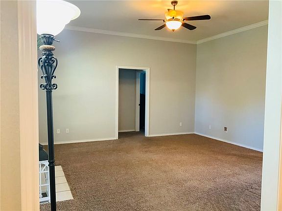 5th image of 117 Sandlewood Ln