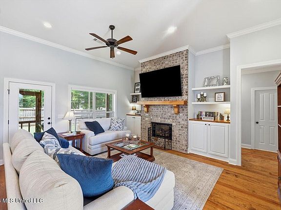 5th image of 120 Hampton Trl