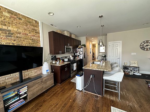 4th image of 1218 W Diversey Pkwy APT 2