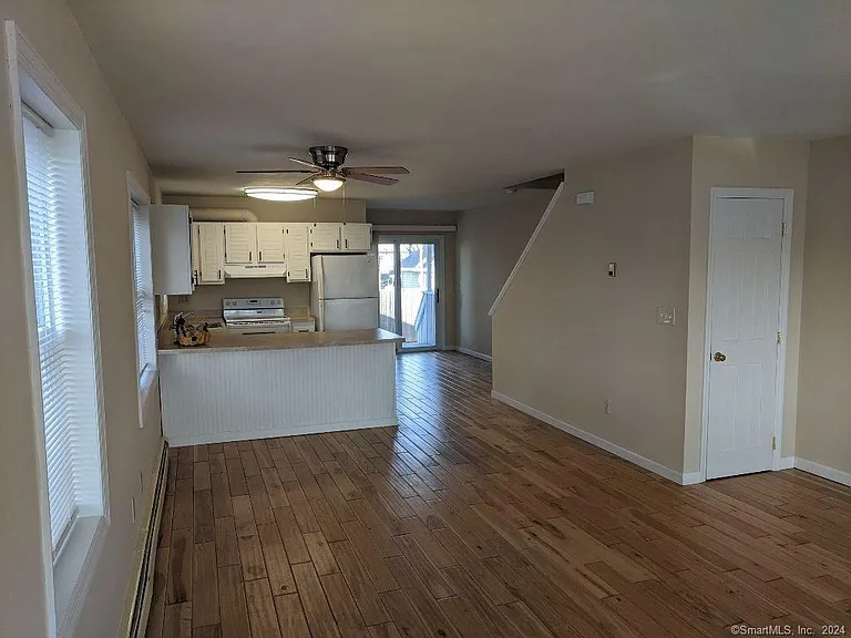 42 Ferris St — Photo 5