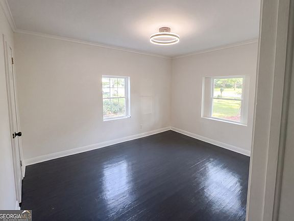 4th image of 601 Community Dr