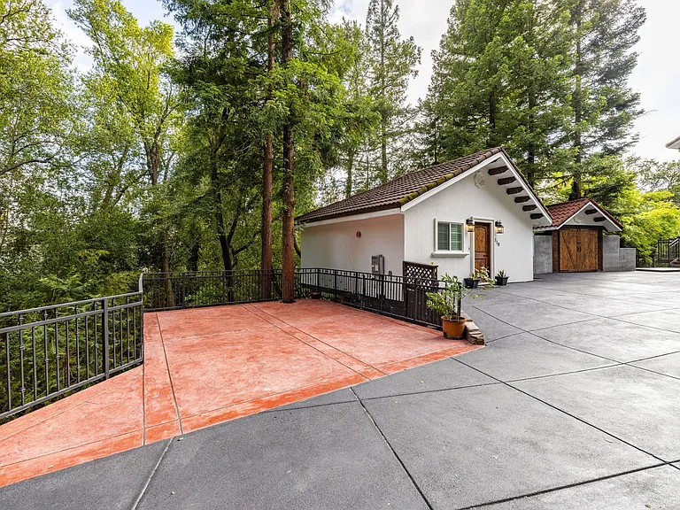 713 Wikiup Dr — Photo 64