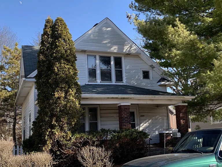1015 N Olney St — Photo 1