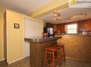 21 Valley Rd, Liberty, MO 64068