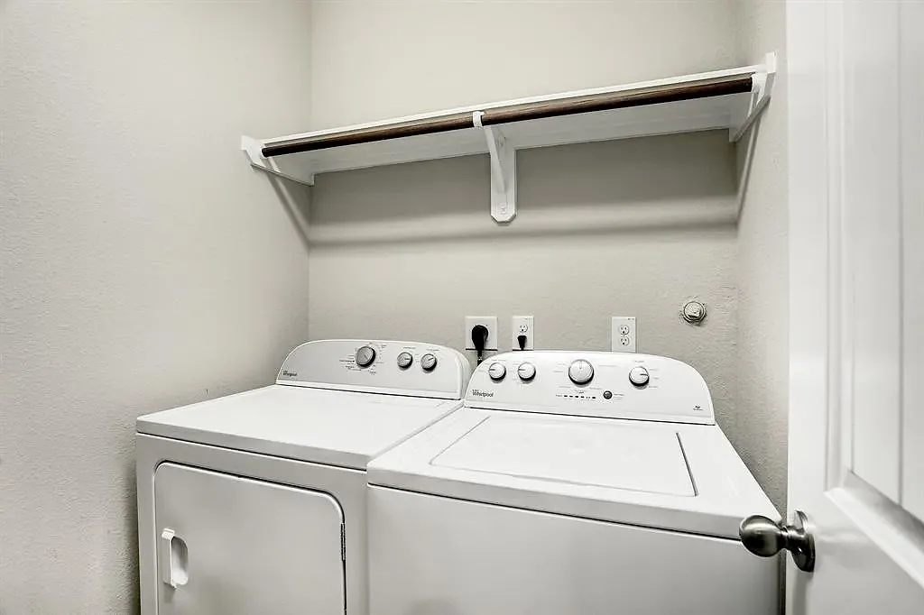 4 bed, 1843 sqft, $2,500 — Photo 3