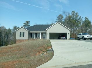 208 Sienna Dr, Hickory, NC 28601