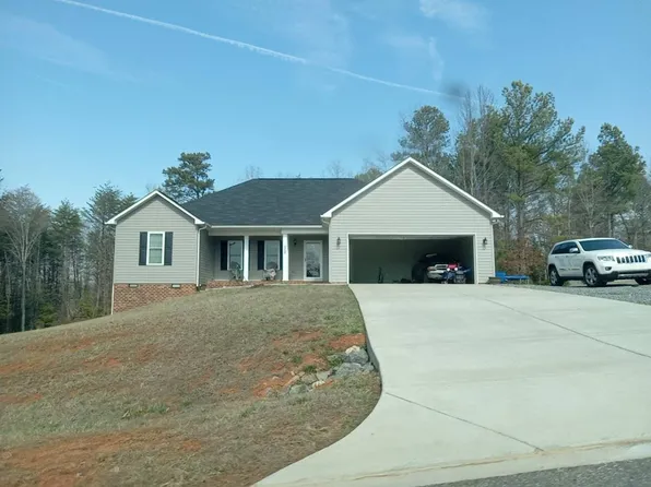 208 Sienna Dr, Hickory, NC 28601