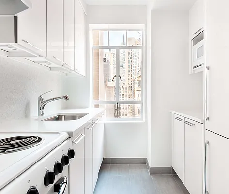 Rented by Central Park South Associates | media 32