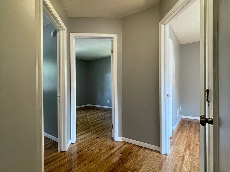 249 Winifred St E — Photo 5