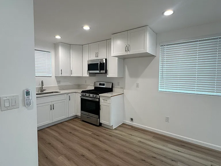 14529 Hartland St #14529 — Photo 10