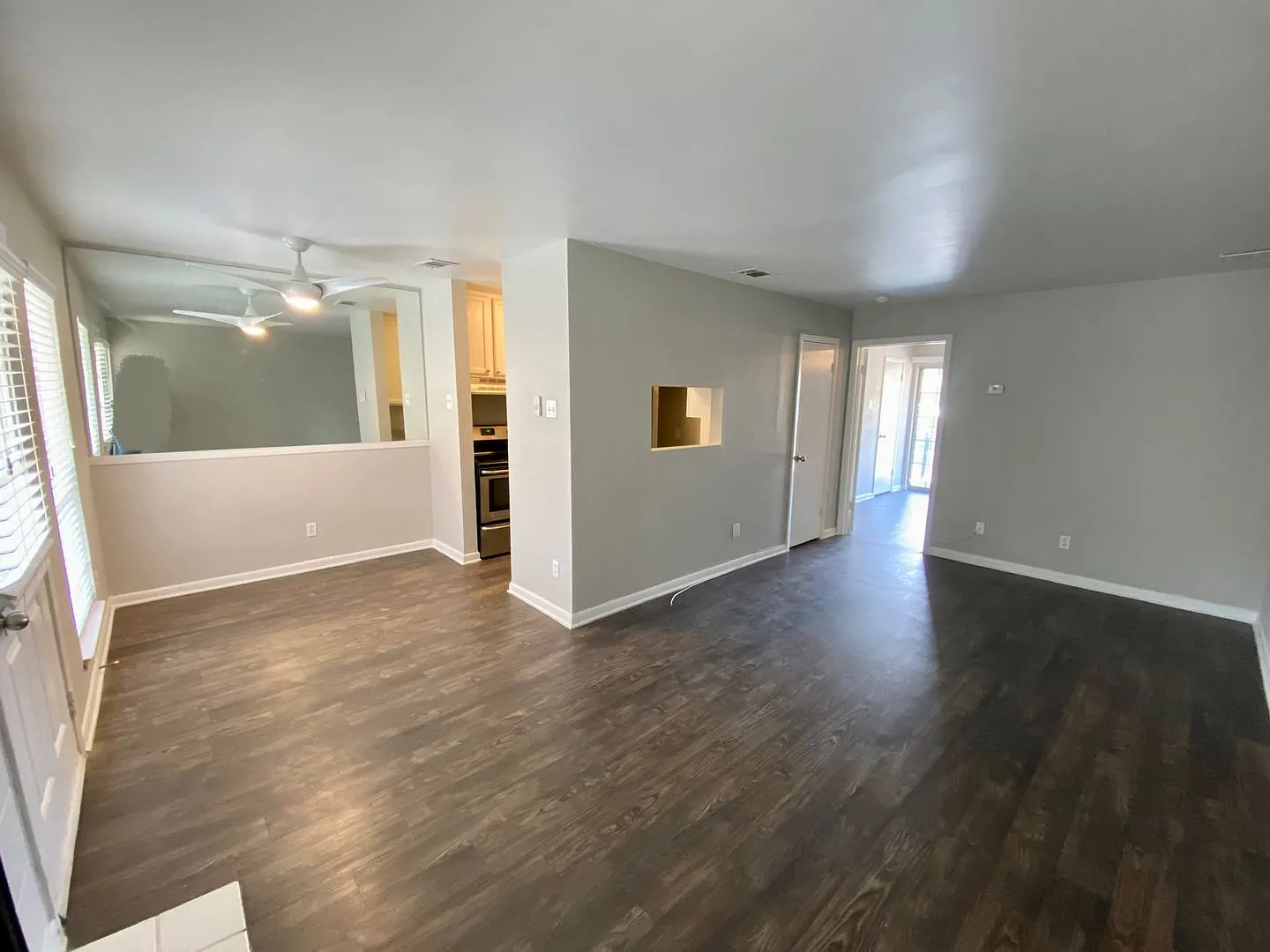 Charming 2nd floor condo located in gated community with a pool! — Photo 4