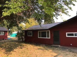 276-278 Royal Ave S, Eagle Point, OR 97524