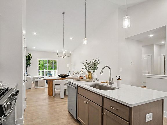 5th image of 2843 W Cobblestone Ct SE #18