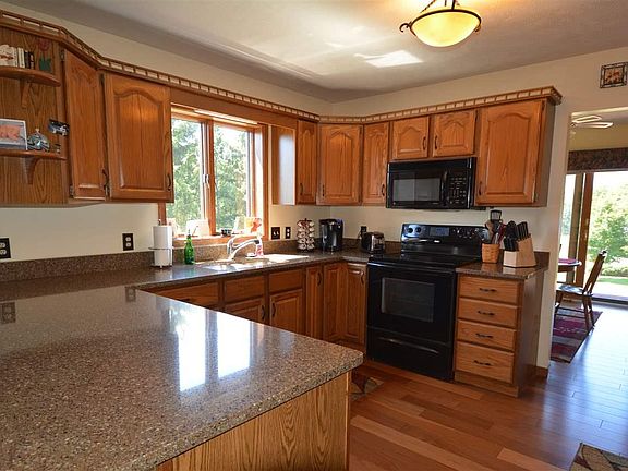 5th image of 884 Bluewater Dr