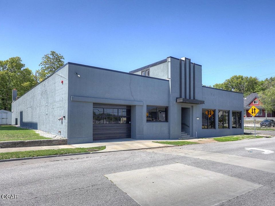 1st image of 102 S Wall Ave
