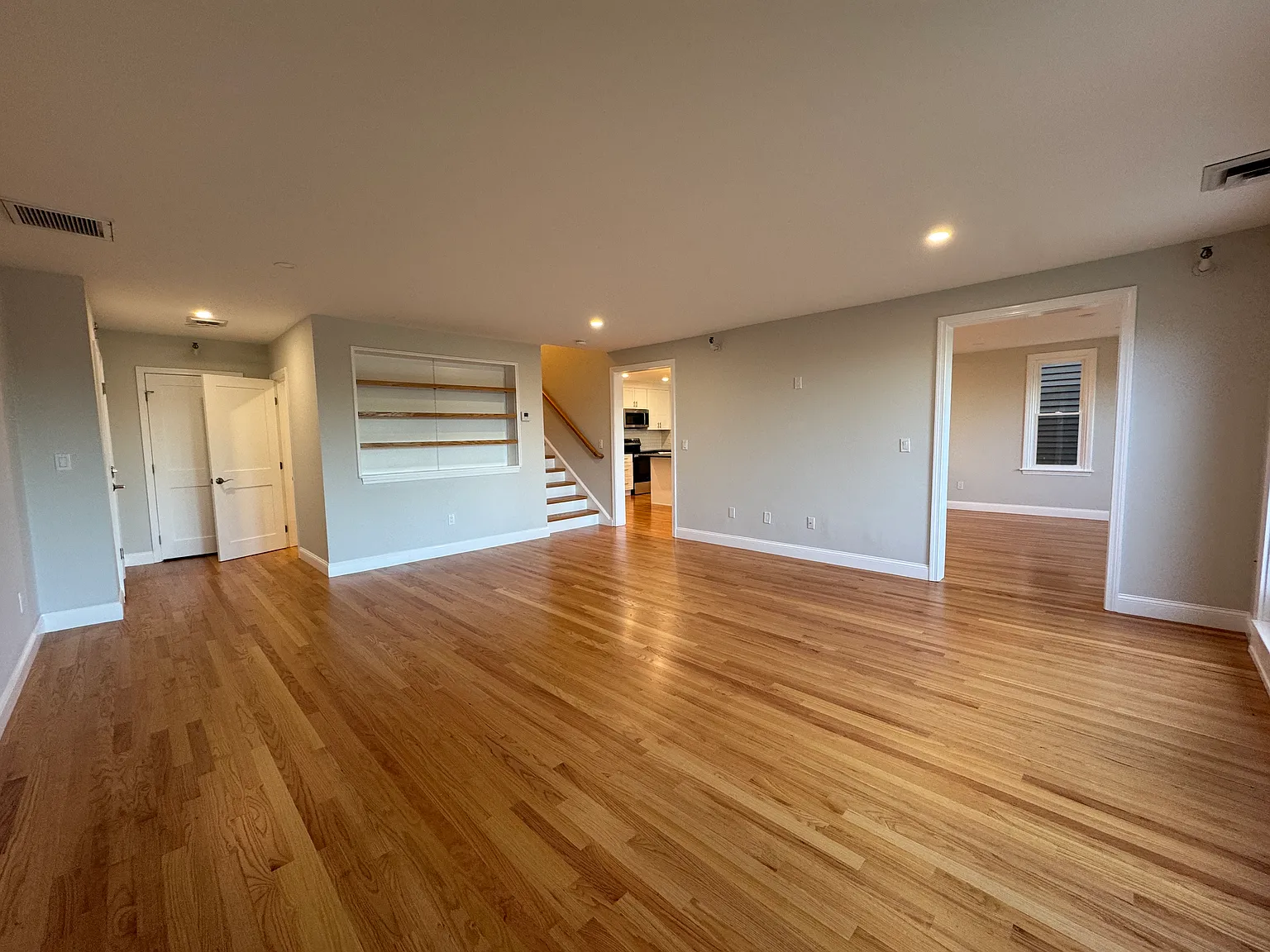 2 bed, 2.5 bath, 1200 sqft, $4,400 — Photo 4