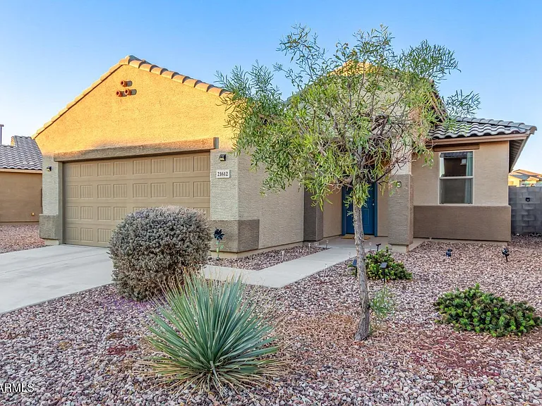 21612 W Kimberly Dr — Photo 1