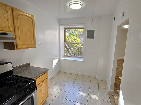 4th image of 48-24 43rd St