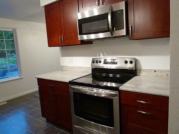 3rd image of 10828 157th Ave NE