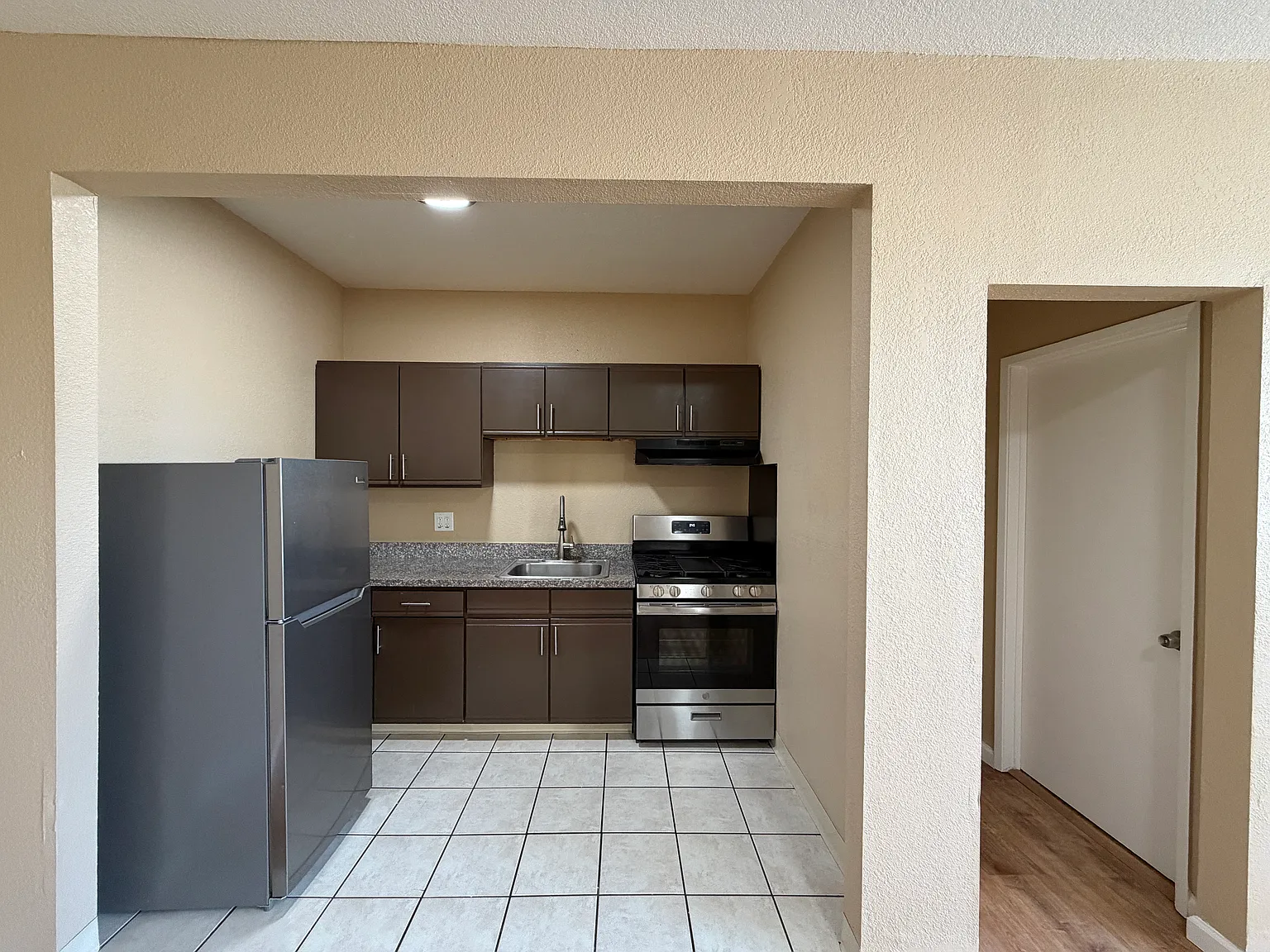 19th Street Apartments — Photo 3