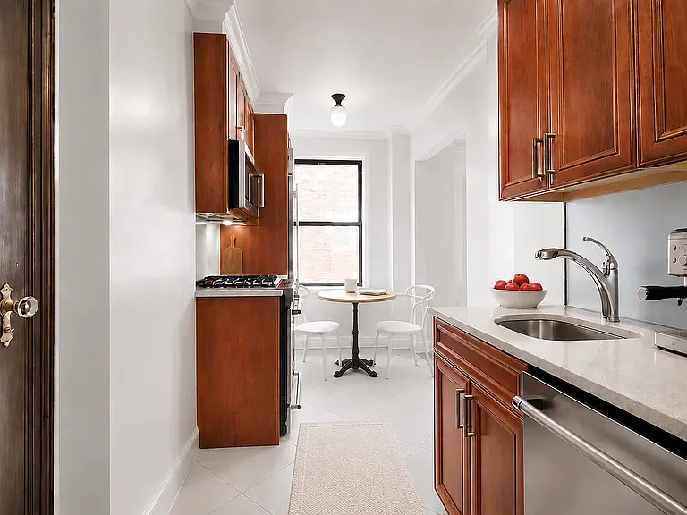 98 Riverside Dr #2G1 — Photo 3