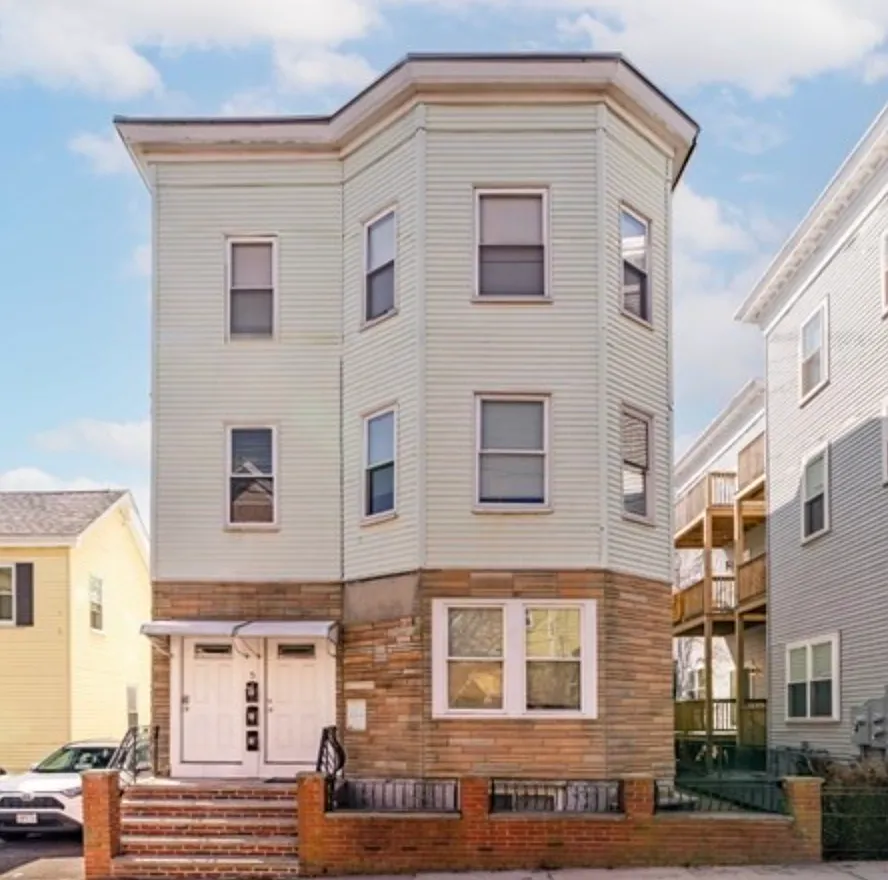 3 bed, 1200 sqft, $3,200 — Photo 1