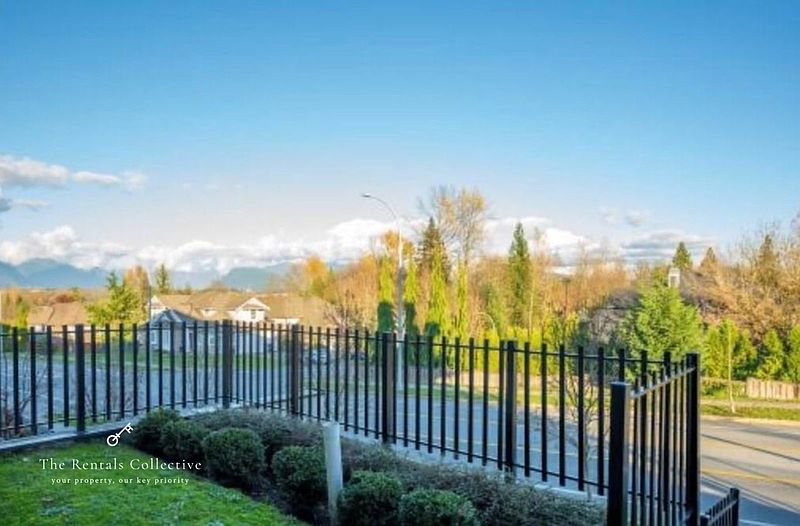 Surrey Townhouse for rent - 3 Bedrooms — photo 18