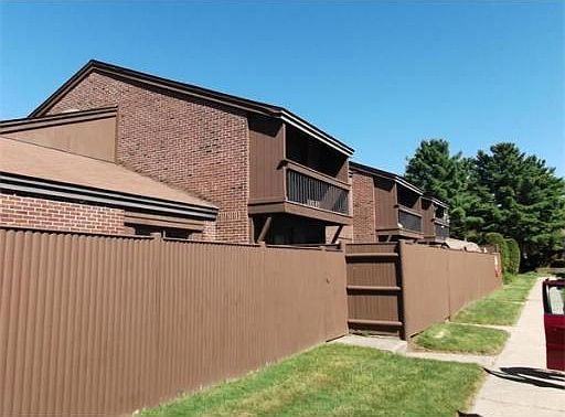 2nd image of 75 Rosewood Dr
