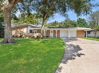 134 Driftwood Dr, Seabrook, TX 77586