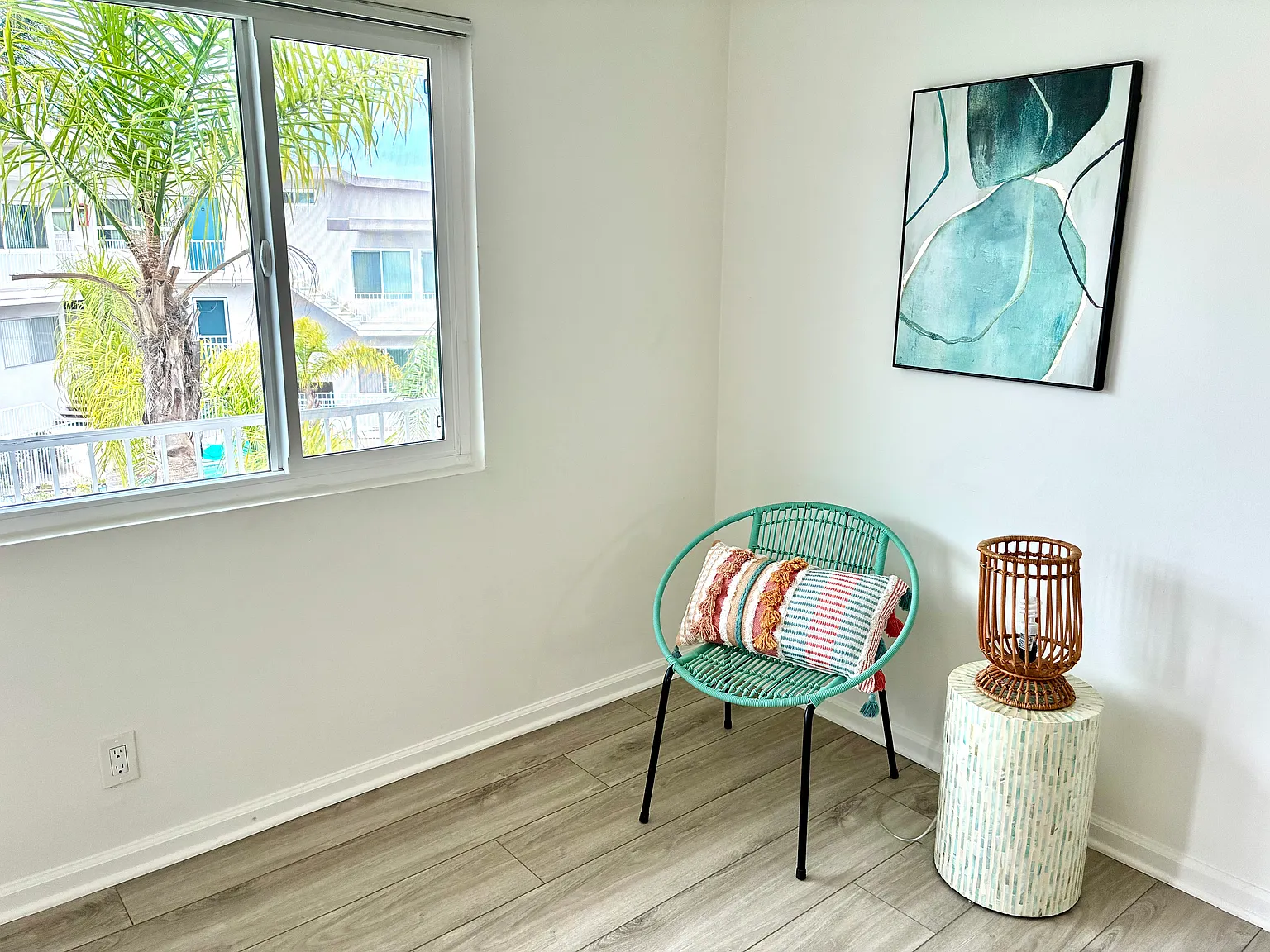 3 bed, 1.5 bath, 900 sqft, $2,750 — Photo 2