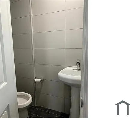 4 bed, $3,816 — Photo 2