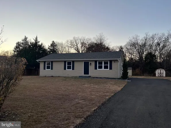 10 N Main St, Elmer, NJ 08318