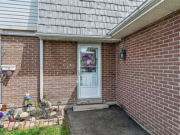 4th image of 1350 Limeridge Rd E #32