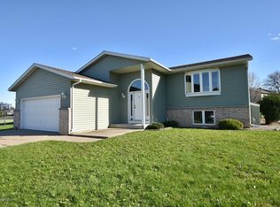435 Lally Ct, Zumbrota, MN 55992