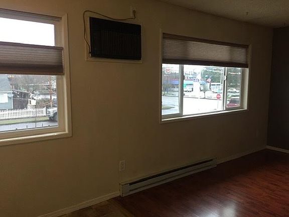 Dining & Living room windows facing north. The blinds Up/down cordless