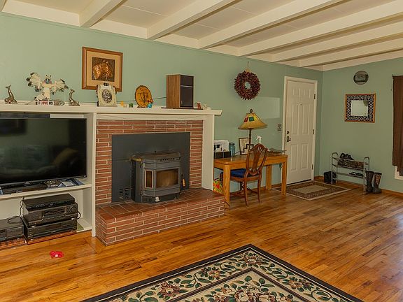 3rd image of 1540 McFarlan St