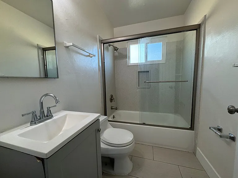 333 Dumont Ave #6 — Photo 8