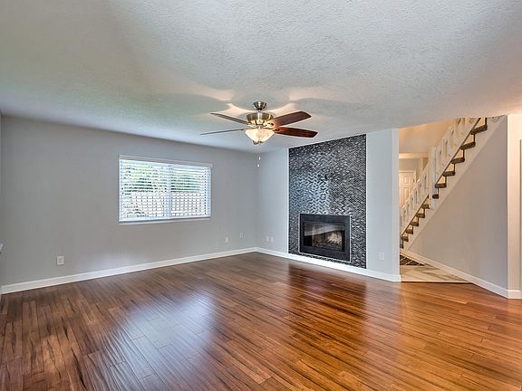 3rd image of 14 Wildwood Trl
