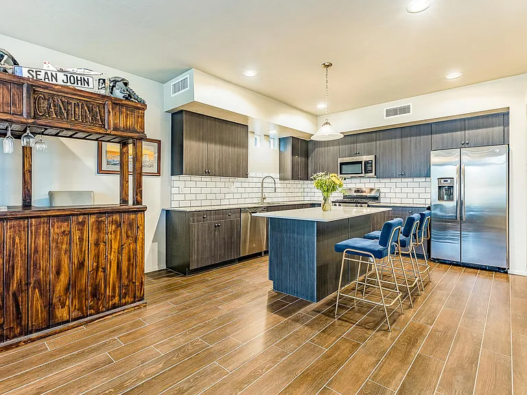 864 E Park Modern Dr — Photo 8
