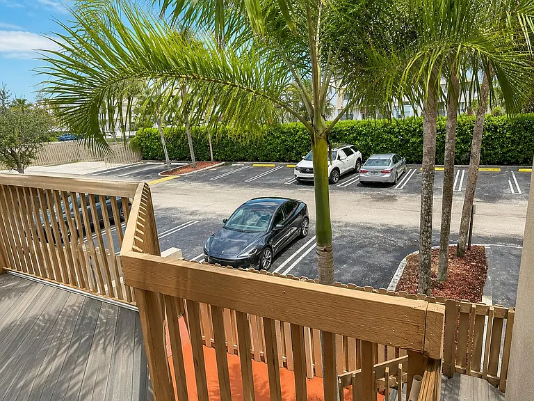 612 Executive Center Dr #207 — Photo 9
